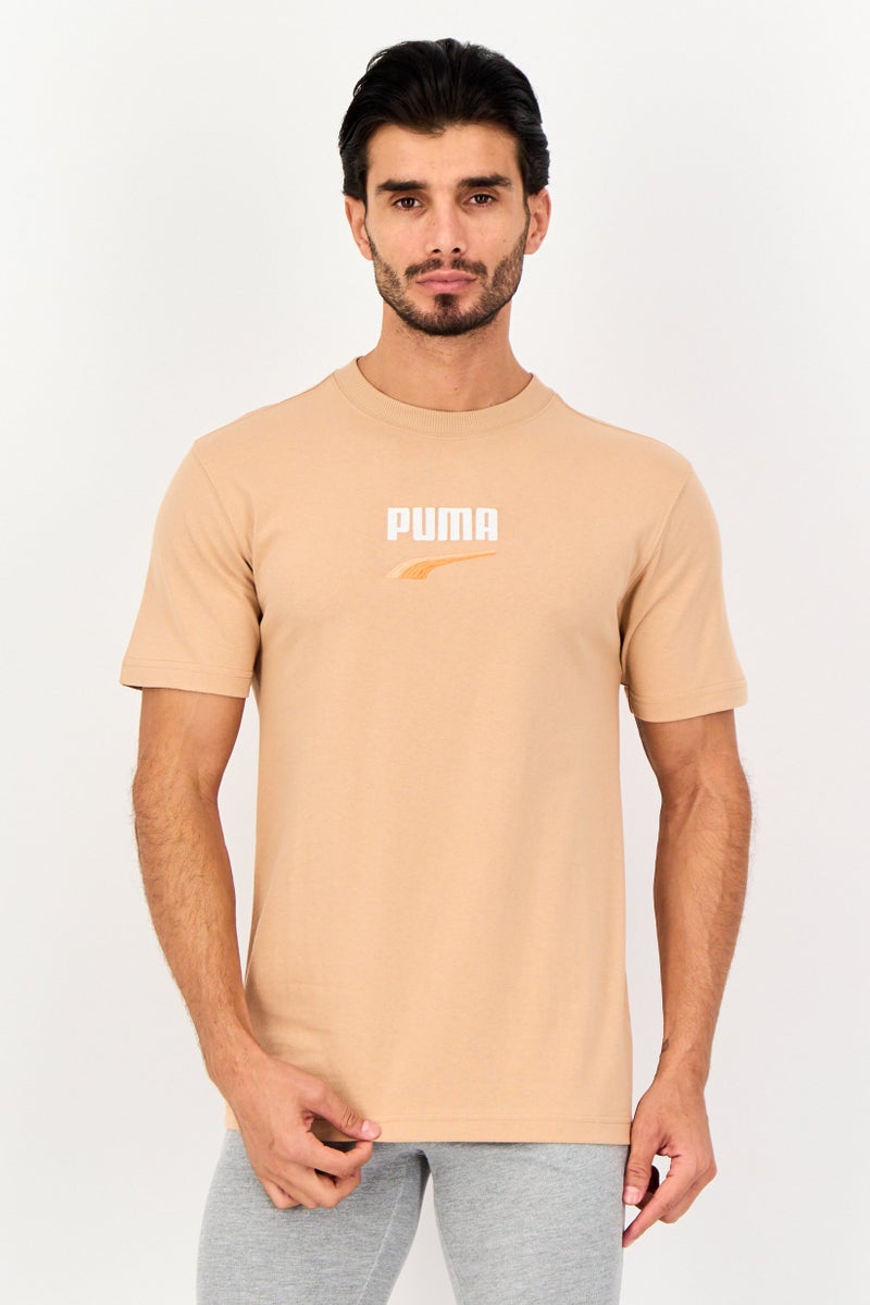 PUMA تي شيرت رياضي للرجال بأكمام قصيرة مناسب للخارج، تان غباري - Image 1